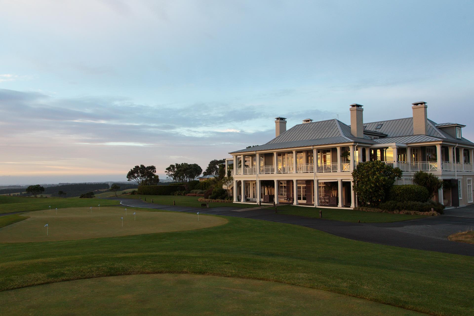 The-Lodge-Kauri-Cliffs-Bay-of-Islands-luxury-accommodation 