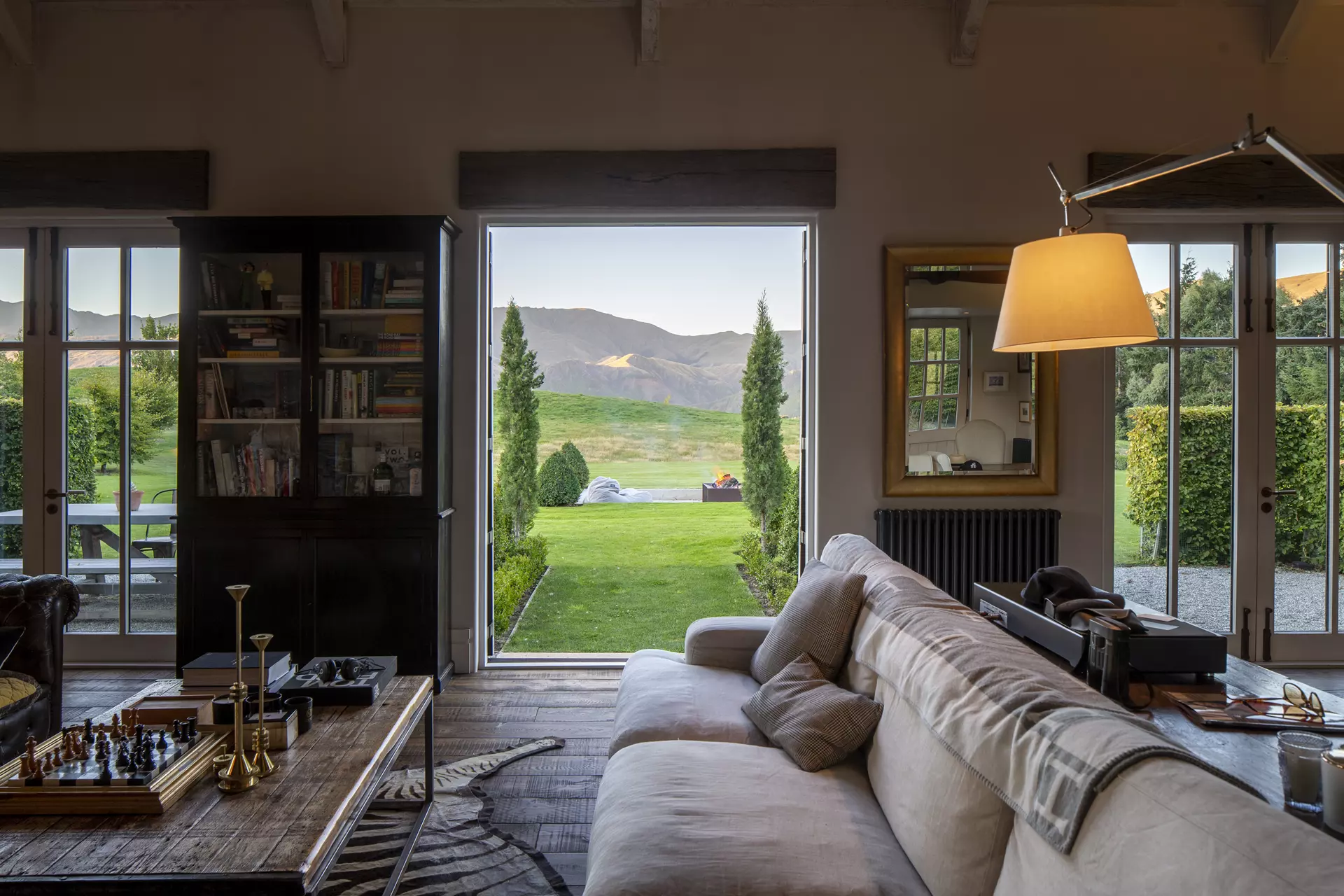 Black-Cottage-Luxury-Villa-Queenstown