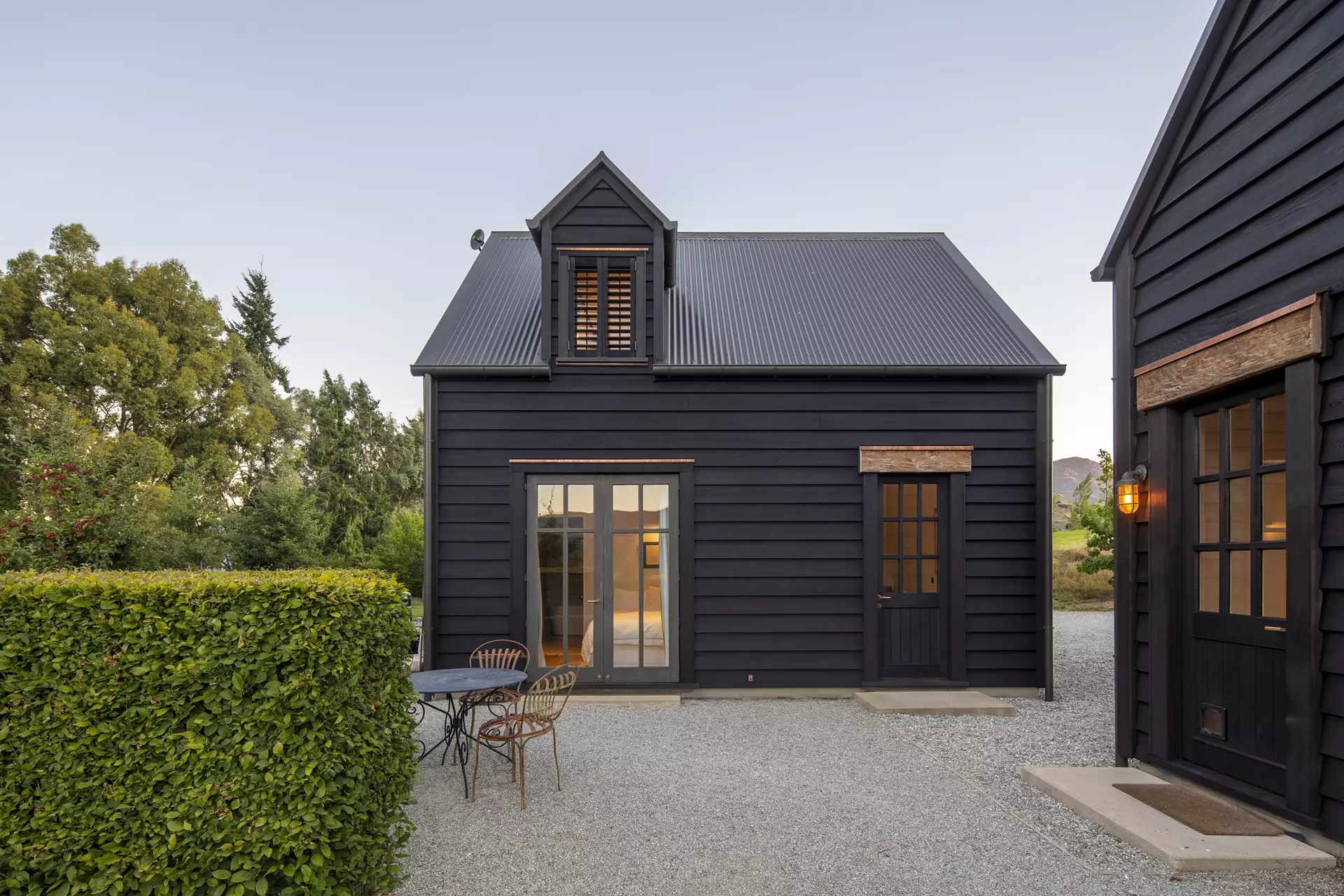 Black-Cottage-Luxury-Villa-Queenstown