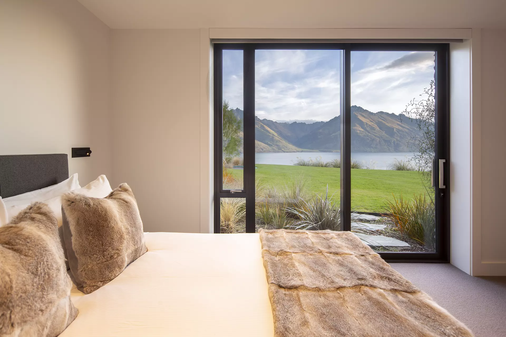 luxury-queenstown-accommodation-hawks-nest-villa