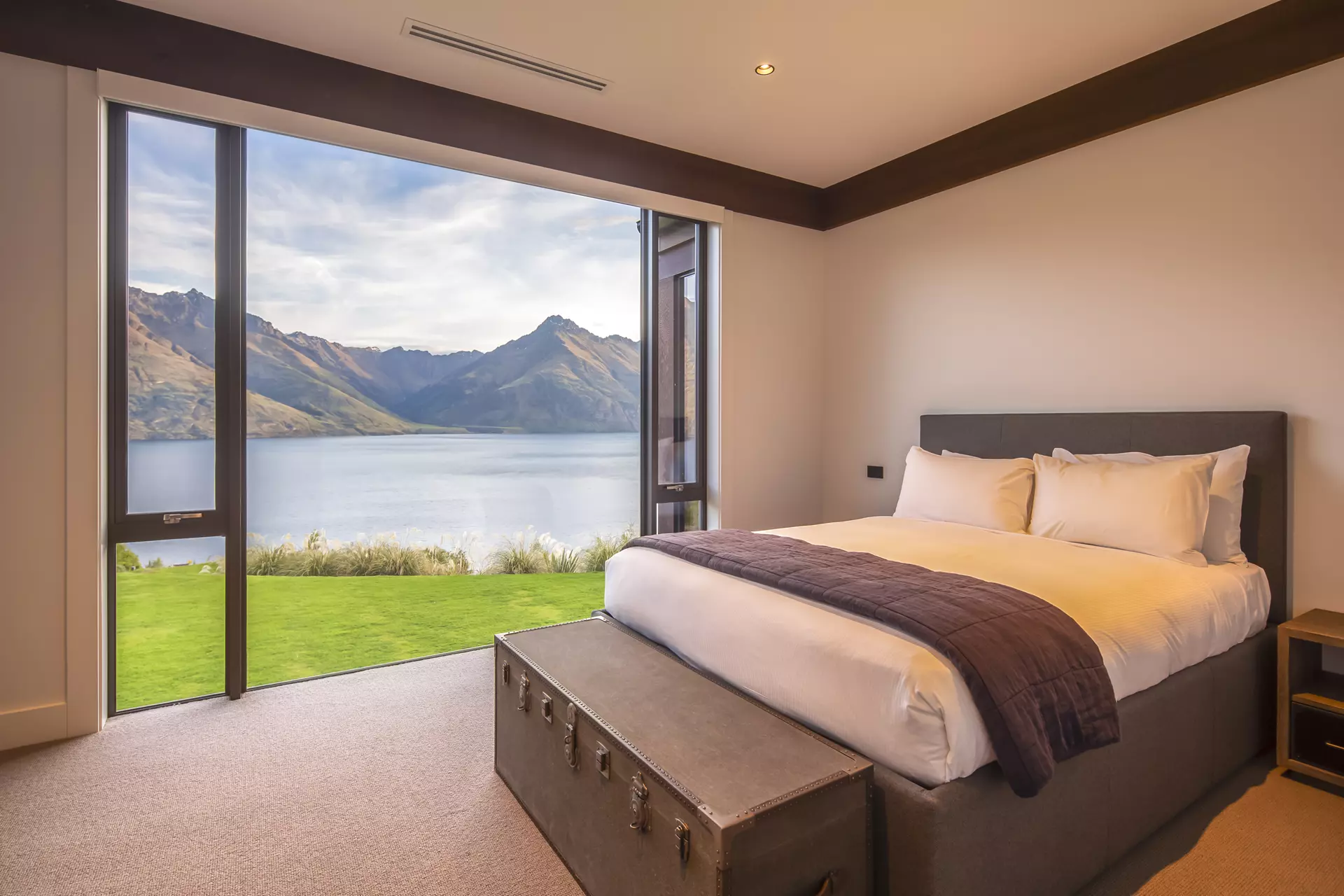 luxury-queenstown-accommodation-hawks-nest-villa