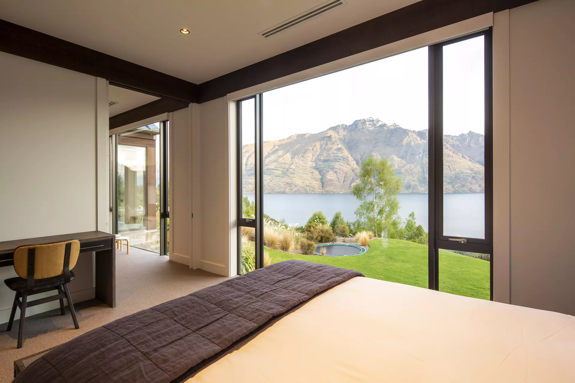 luxury-queenstown-accommodation-hawks-nest-villa