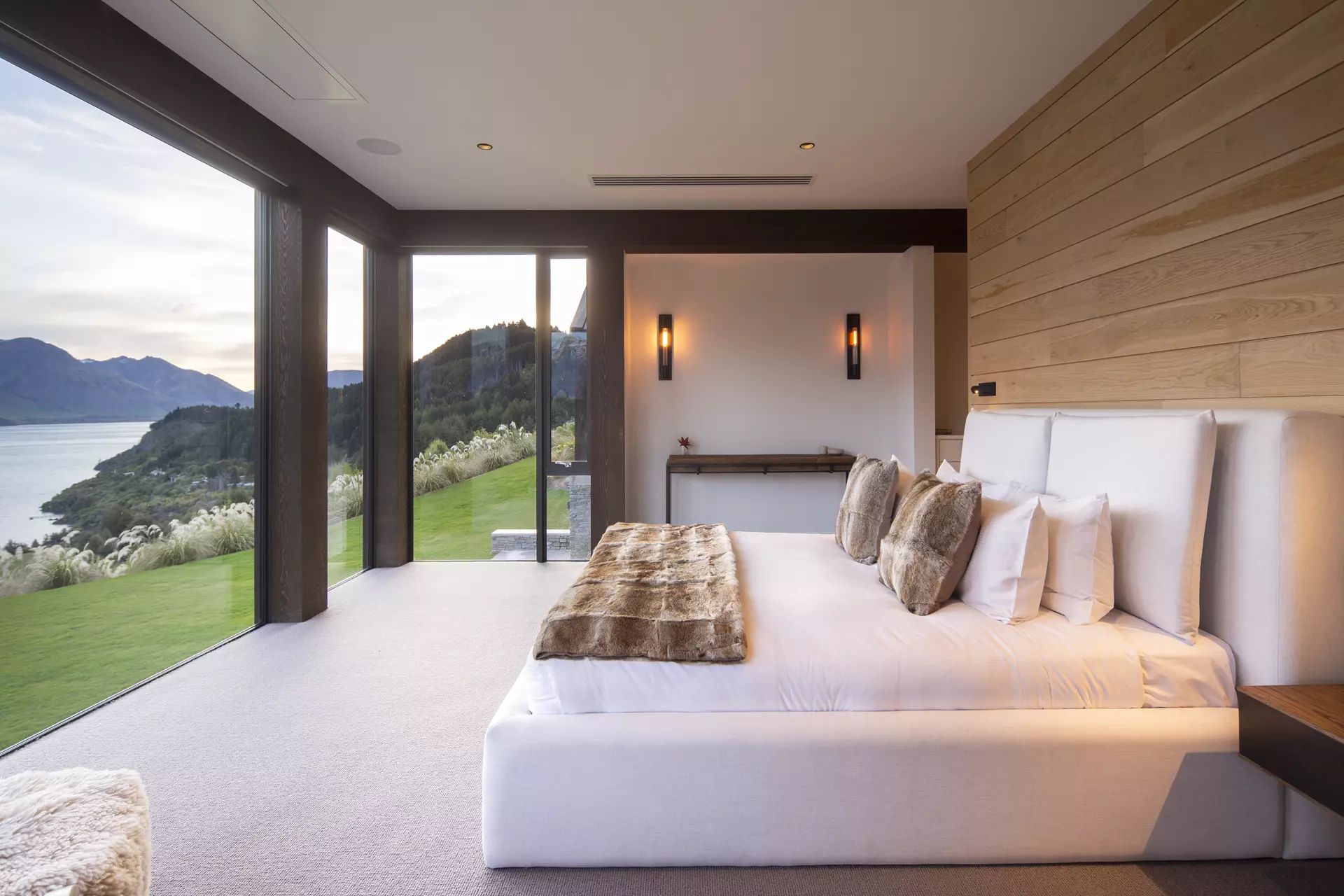 luxury-queenstown-accommodation-hawks-nest-villa