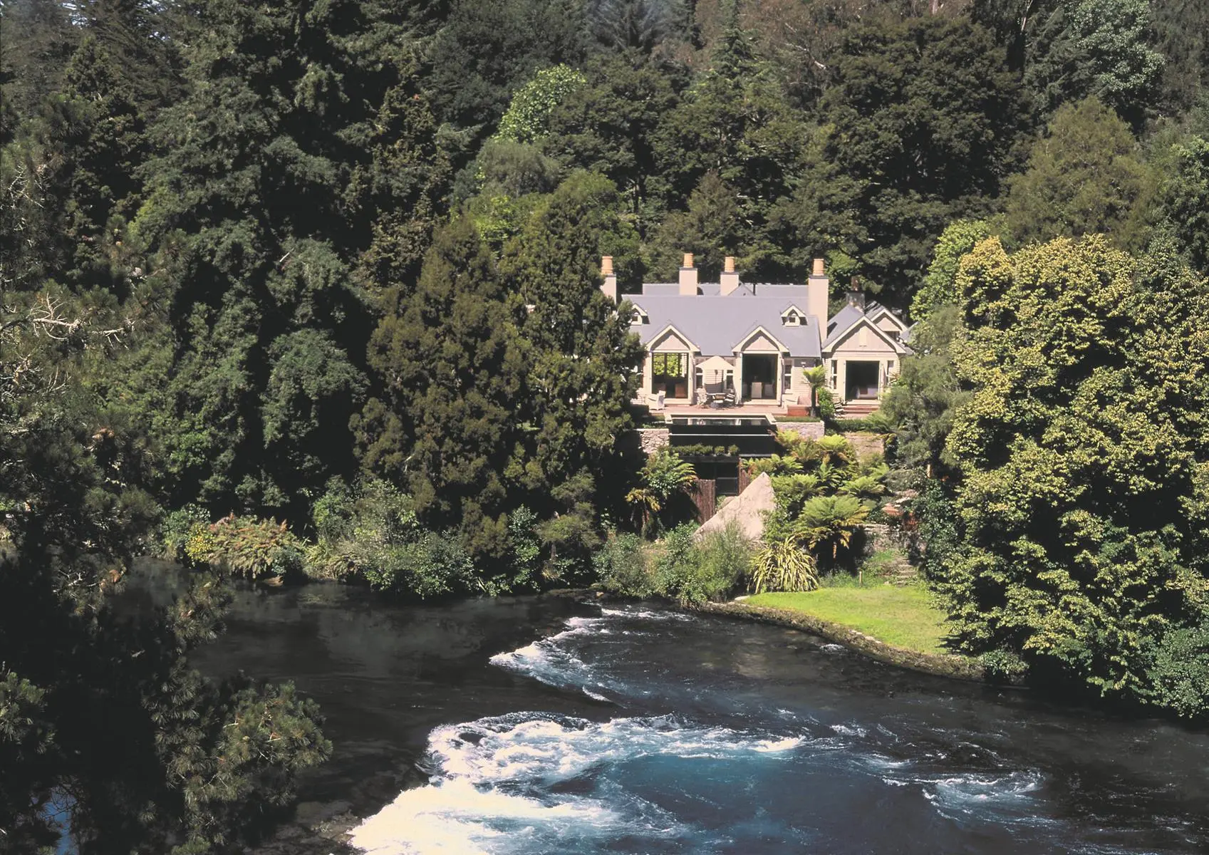 huka-falls-luxury-lodge-owners-cottage-taupo