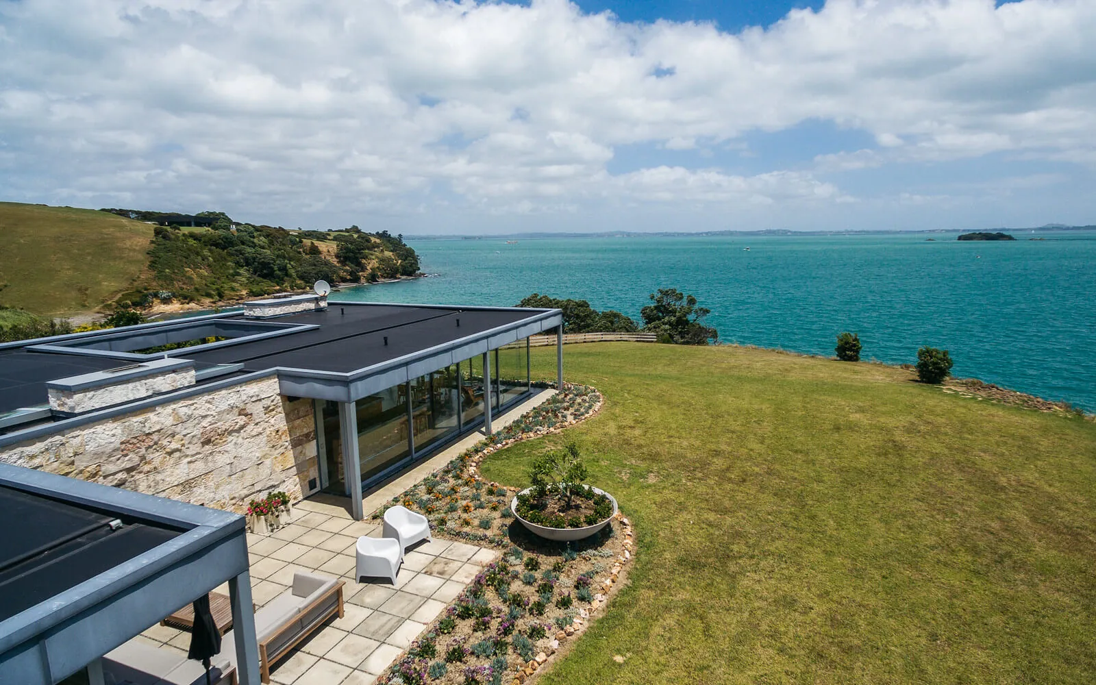 luxury-waiheke-island-accommodation-mudbrick-winery