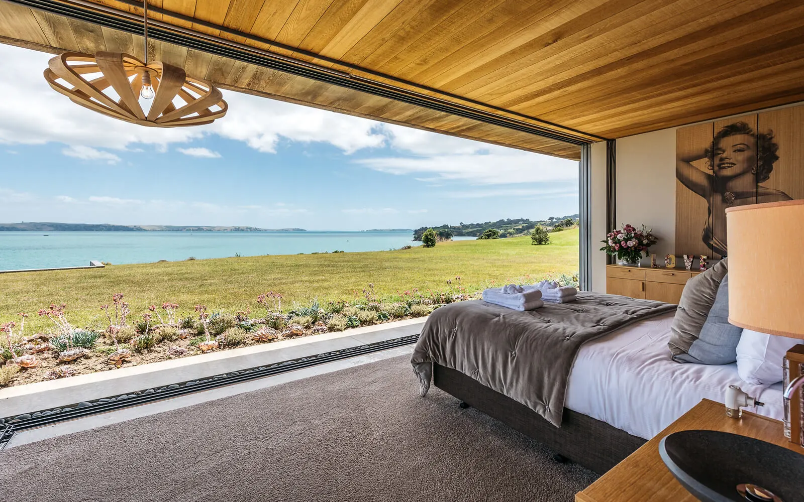 luxury-waiheke-island-accommodation-mudbrick-winery