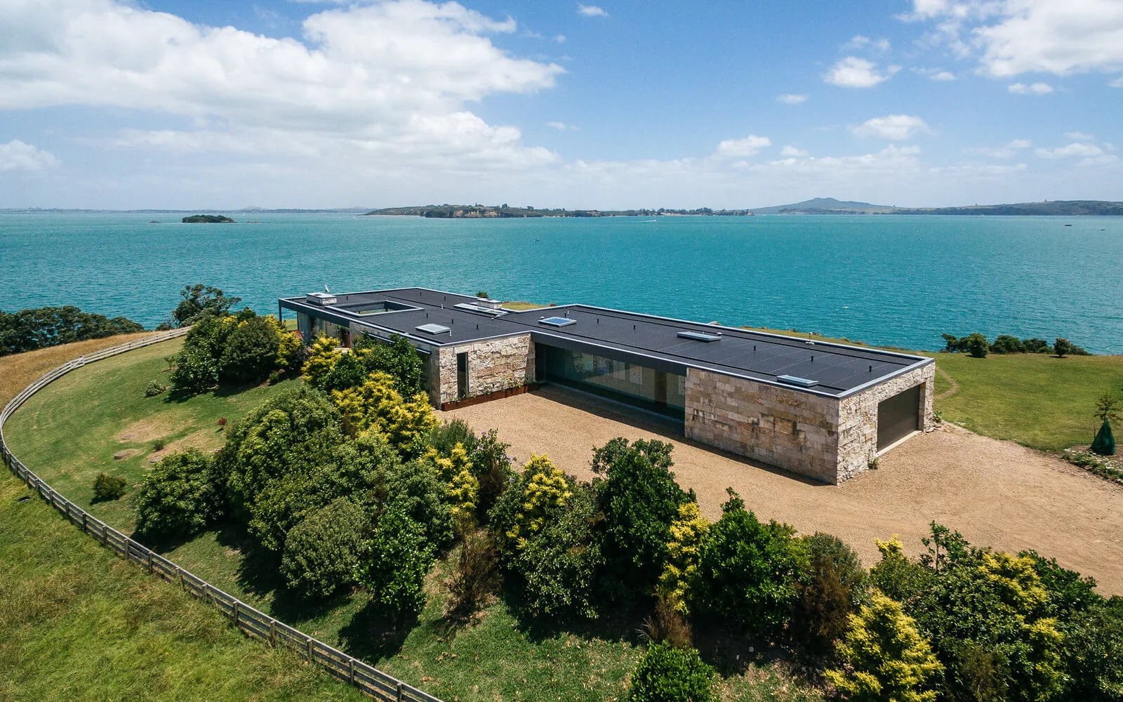 luxury-waiheke-island-accommodation-mudbrick-winery