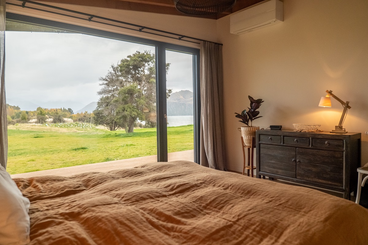 luxury-wanaka-accommodation-roys-peak-farmhouse