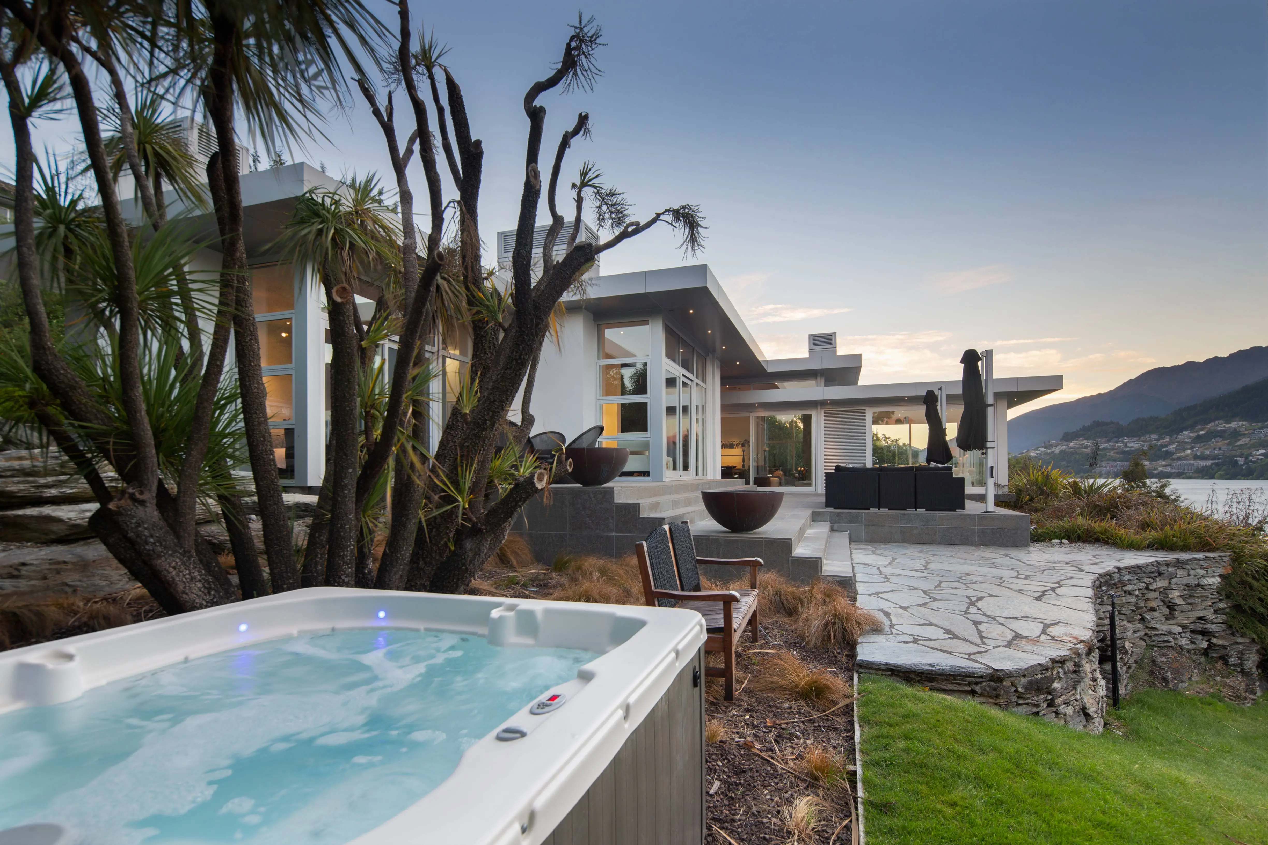 Supreme-Lakefront-Luxury-Villa-Queenstown